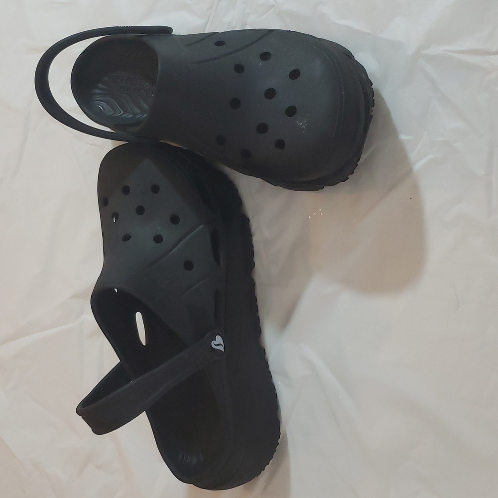 Skeechers Crocs Style - Picture 2 of 4